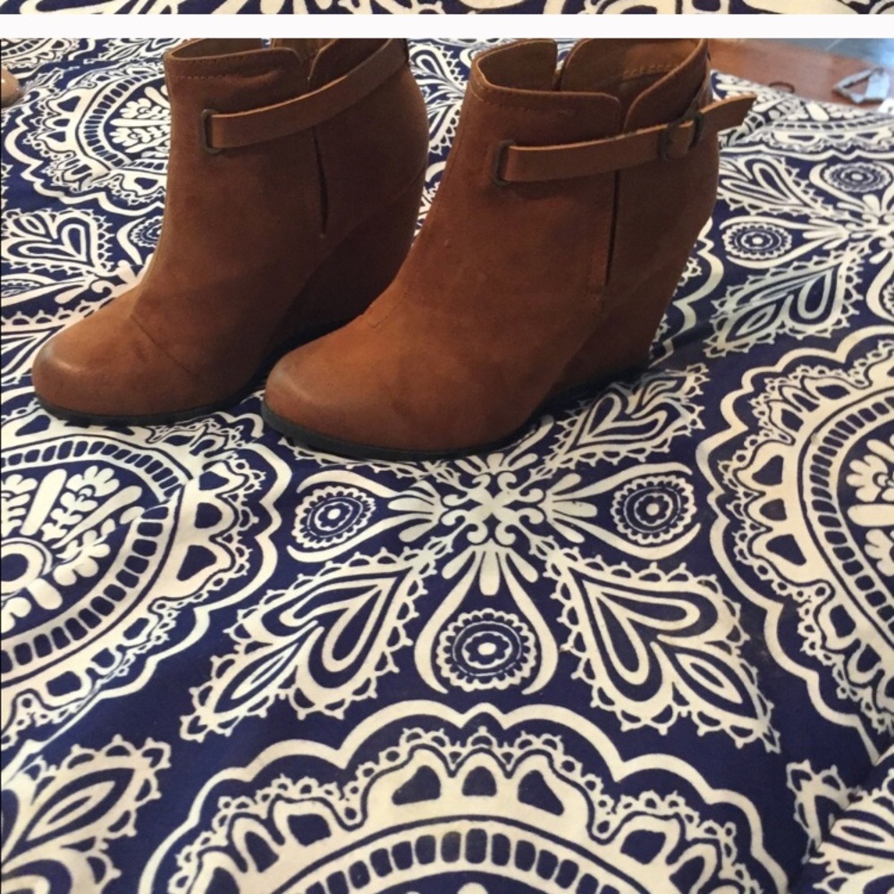 Cognac booties